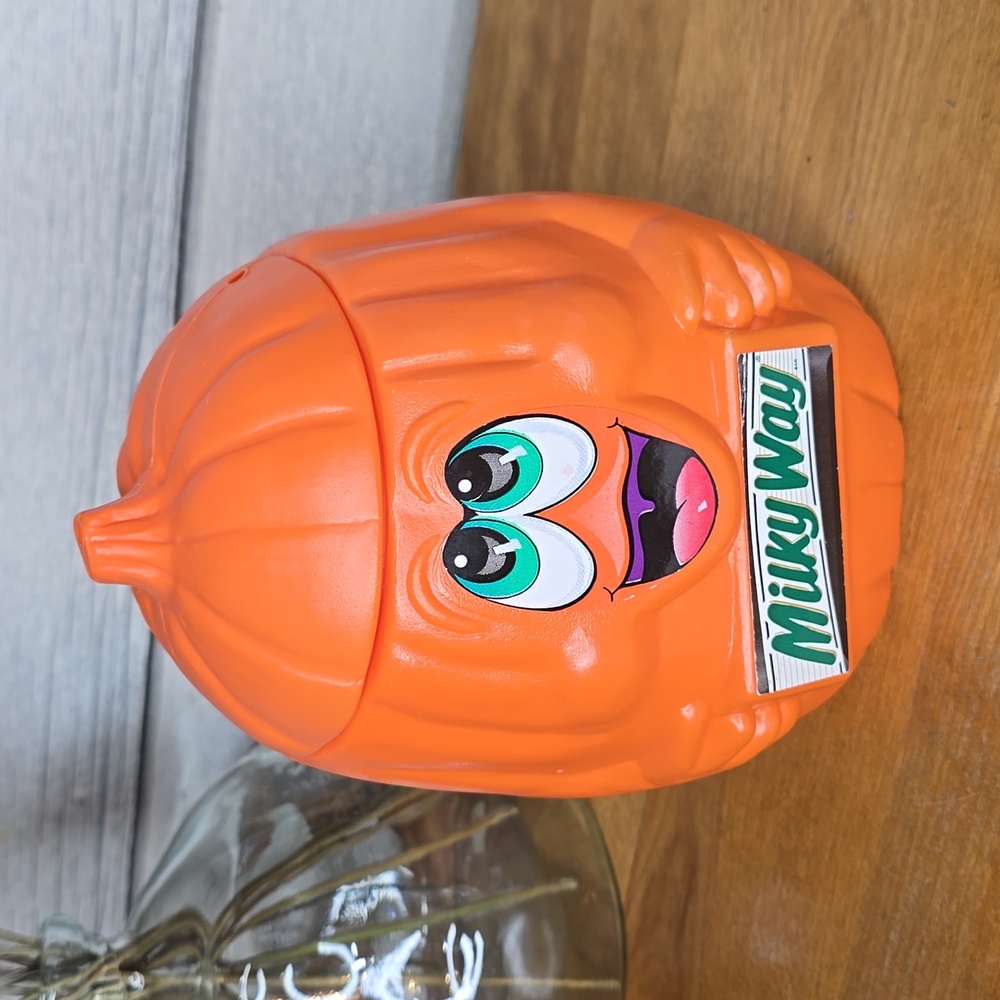 MARS Milky Way Bar Pumpkin Halloween Blow Mold Candy Bucket Pail 1989